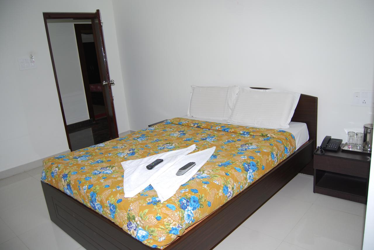 Pratham Residency Hotel ไมซอร์ ภายนอก รูปภาพ
